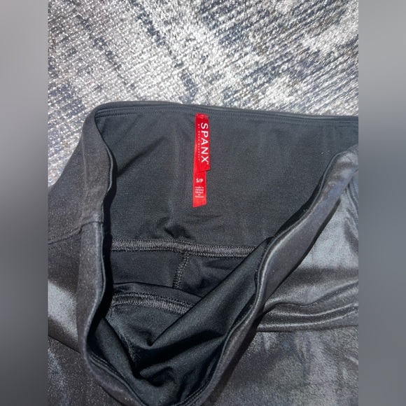 Spanx Faux Leather Leggings Metallic Black Small Sparkly Pants Shapewear - Picture 2 of 4